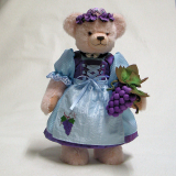 Weinkönigin Teddy Bear by Hermann-Coburg Weinkönigin Teddy Bear by Hermann-Coburg