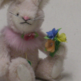 Ein kleiner Frühlingshase 19 cm Teddy Bear by Hermann-Coburg Ein kleiner Frühlingshase 19 cm Teddy Bear by Hermann-Coburg