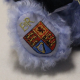 Queen Elizabeth II. In Memoriam Bear 35 cm Teddybär von Hermann-Coburg Queen Elizabeth II. In Memoriam Bear 35 cm Teddybär von Hermann-Coburg