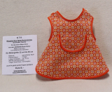 Klassisches Spiel-Schürzchen mit Vorder-Tasche von Hermann-Coburg Klassisches Spiel-Schürzchen mit Vorder-Tasche von Hermann-Coburg