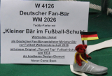 Kleiner Bär im Fußball-Schuh Deutscher Fan-Bär WM 2026 by Hermann-Coburg Kleiner Bär im Fußball-Schuh Deutscher Fan-Bär WM 2026 by Hermann-Coburg