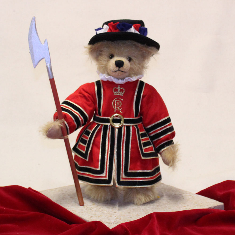 Beefeater The Royal Yeoman Warder 2023 34 cm Teddy Bear by Hermann-Coburg