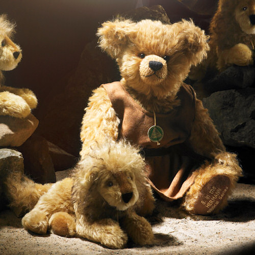 Daniel in der Lwengrube Teddy Bear by Hermann-Coburg