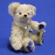 Kleiner Friedensbotschafter Give Peace a Chance 33 cm Teddy Bear by Hermann-Coburg