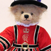 Beefeater The Royal Yeoman Warder 2023 34 cm Teddy Bear by Hermann-Coburg