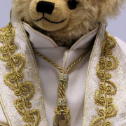 Papst Emeritus Benedikt XVI. In Memoriam 31. Dezember 2022 38 cm Teddybr von Hermann-Coburg