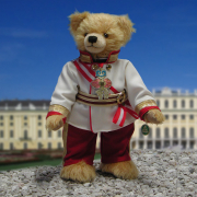 Kaiser Franz Joseph I von Österreich 40 cm Mohair  Teddybär von Hermann-Coburg