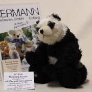 Running Panda schwarz/wei mit Doppel-Halsgelenk #001 von Hermann-Coburg
