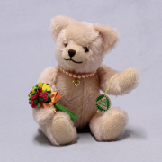 Ein kleiner Br zum Muttertag 22 cm Teddy Bear by Hermann-Coburg